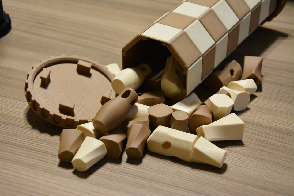 Foldable travel chess · 3